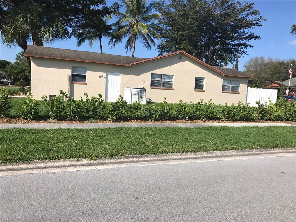 22800 Southwest 53rd Way Boca Raton, FL 33433 - Photo 4 of 12 Photo 4