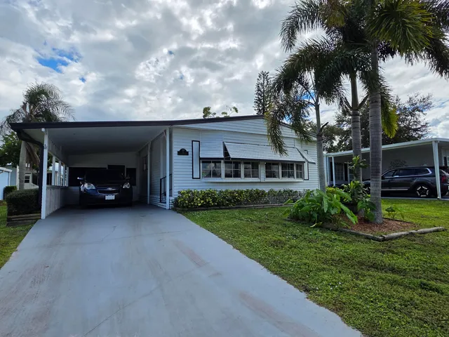 a view of a house with a back yard