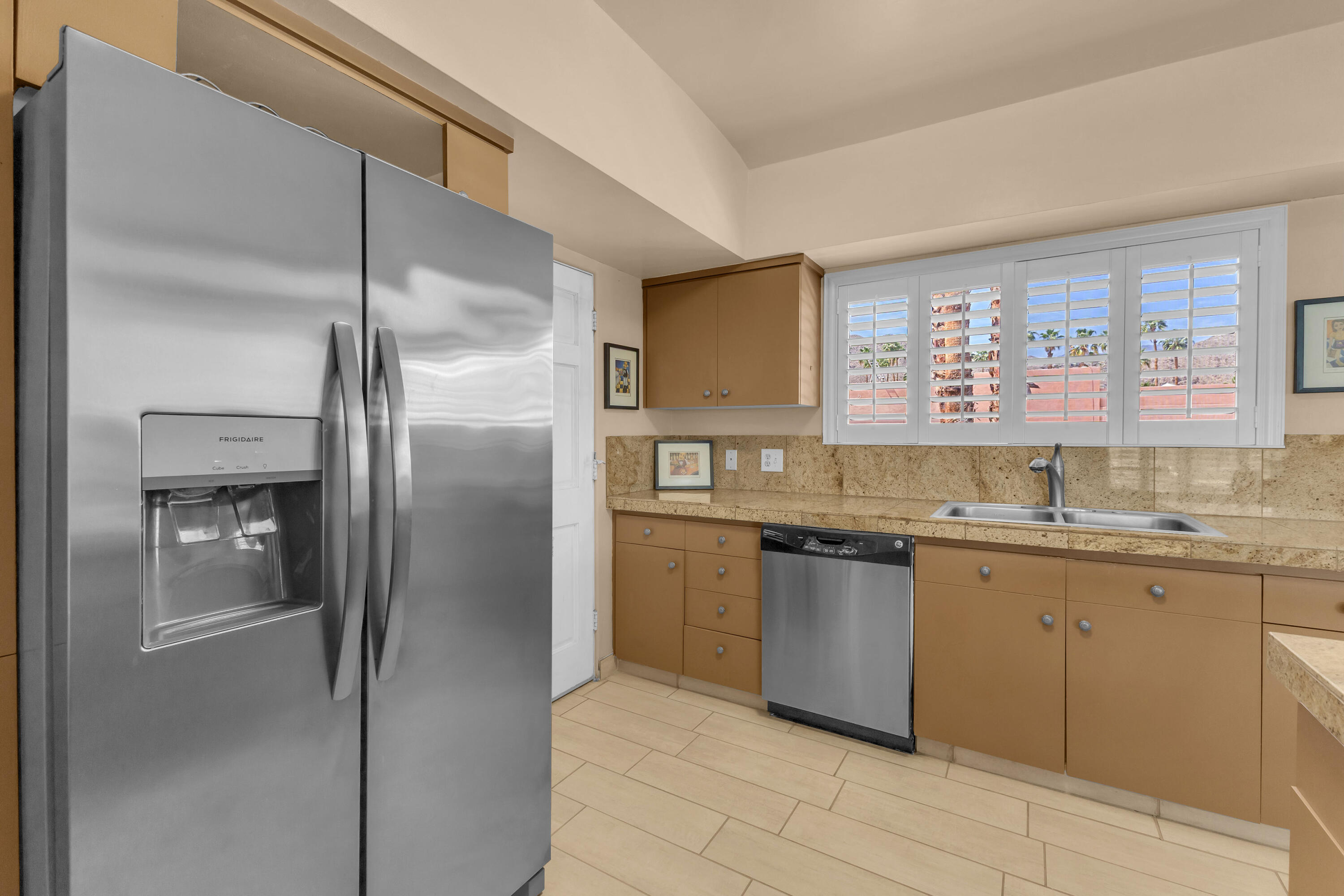 69850 Highway 111, Unit 252 Rancho Mirage, CA 92270 - Photo 16 of 57 Even shutters in the kitchen