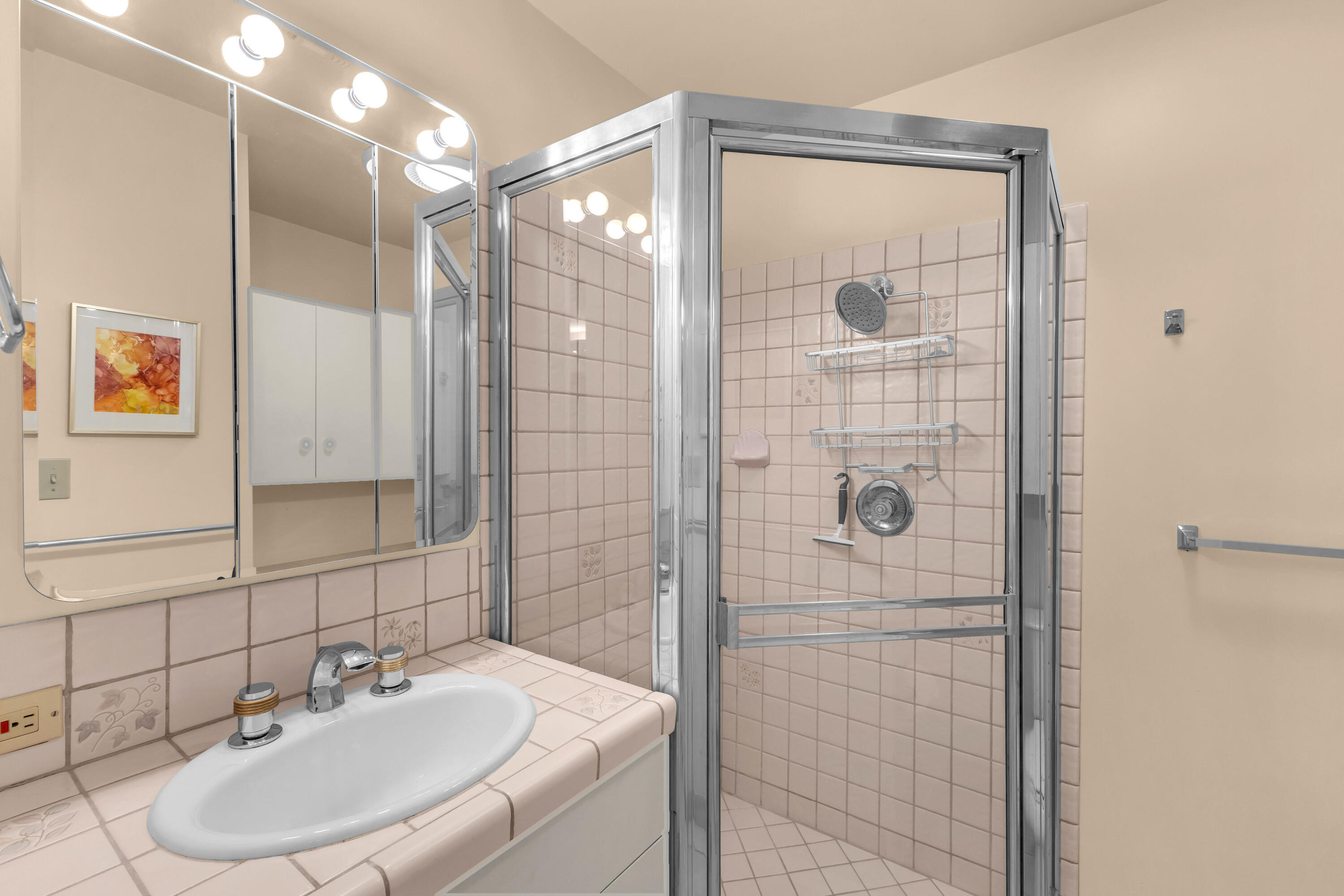 69850 Highway 111, Unit 252 Rancho Mirage, CA 92270 - Photo 24 of 57 Guest bathroom