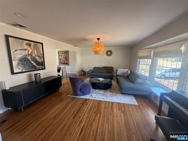 $5,800 | 60 Eileen Drive, Mahwah, NJ 07430