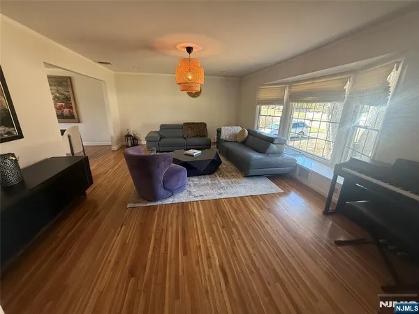 $5,800 | 60 Eileen Drive, Mahwah, NJ 07430