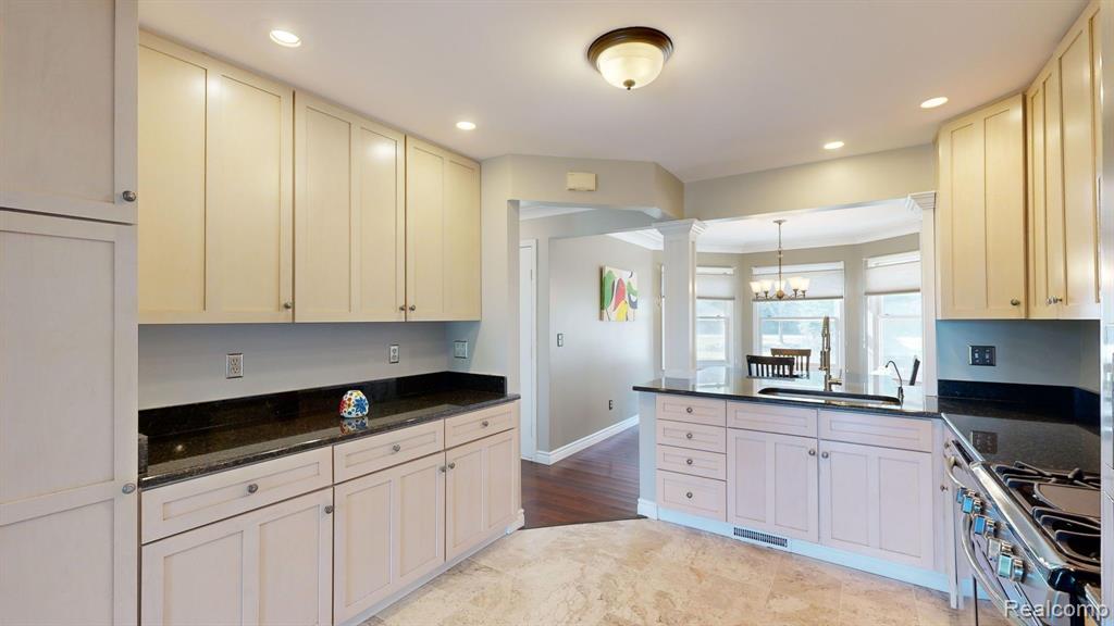 3089 East Maple Road Wixom, MI 48393 - Photo 34 of 68