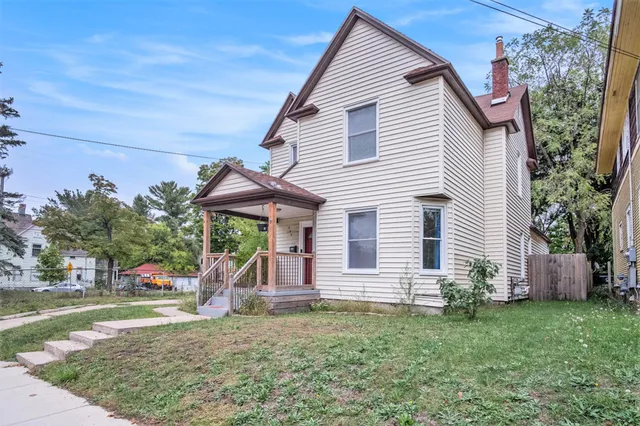 $260,000 | 940 Eastern Avenue Southeast, Grand Rapids, MI 49507