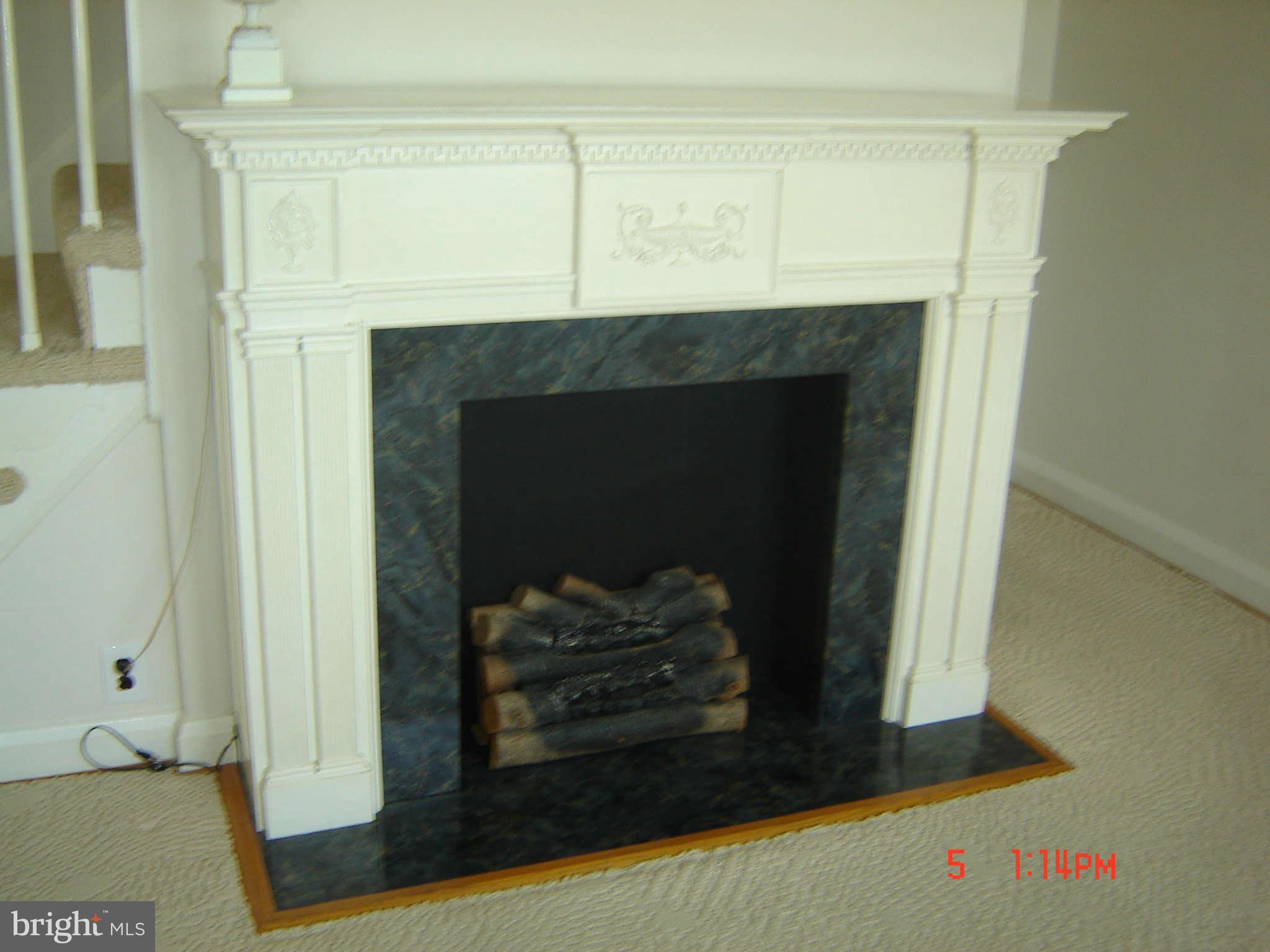 7803 Scholar Road Baltimore, MD 21222 - Photo 4 of 24 Living Room