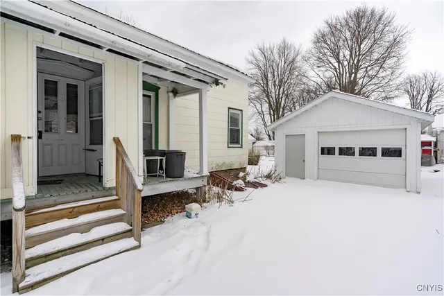 $175,000 | 176 Esselstyne St Cape, Cape Vincent, NY 13618