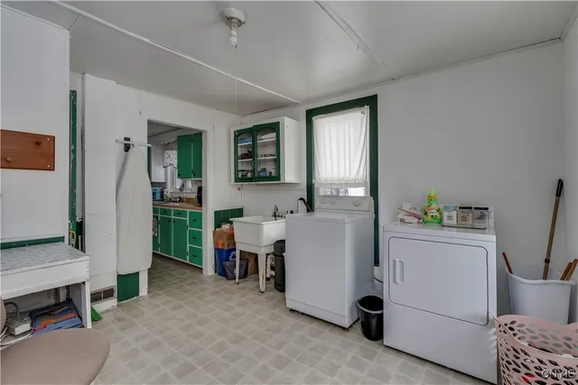 $175,000 | 176 Esselstyne St Cape, Cape Vincent, NY 13618