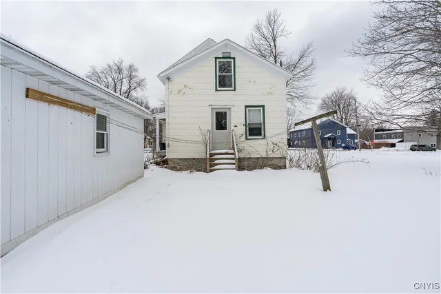 $175,000 | 176 Esselstyne St Cape, Cape Vincent, NY 13618