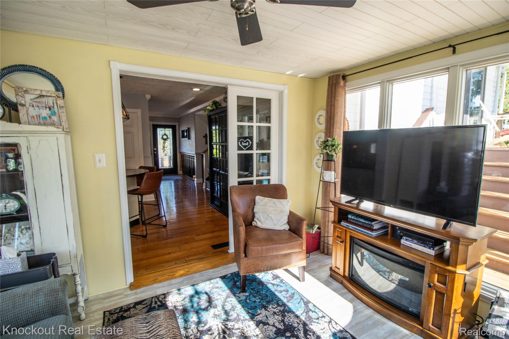 14720 Lincoln Road Chesaning, MI 48616 - Photo 20 of 60 Bright sunroom with multiple windows and a ceiling fan