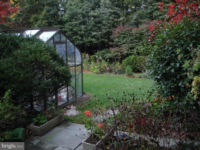 4201 Underwood Road Baltimore, MD 21218 - Photo 3 of 28 Garden