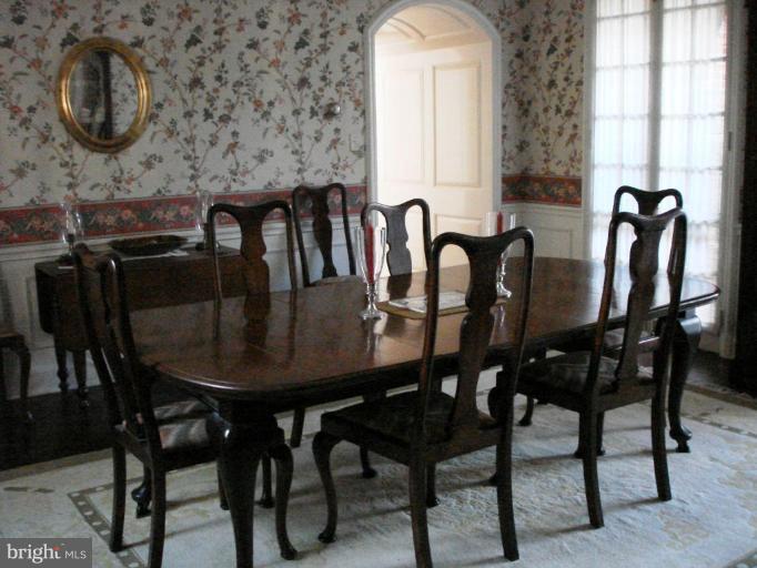 4201 Underwood Road Baltimore, MD 21218 - Photo 8 of 28 Dining Room