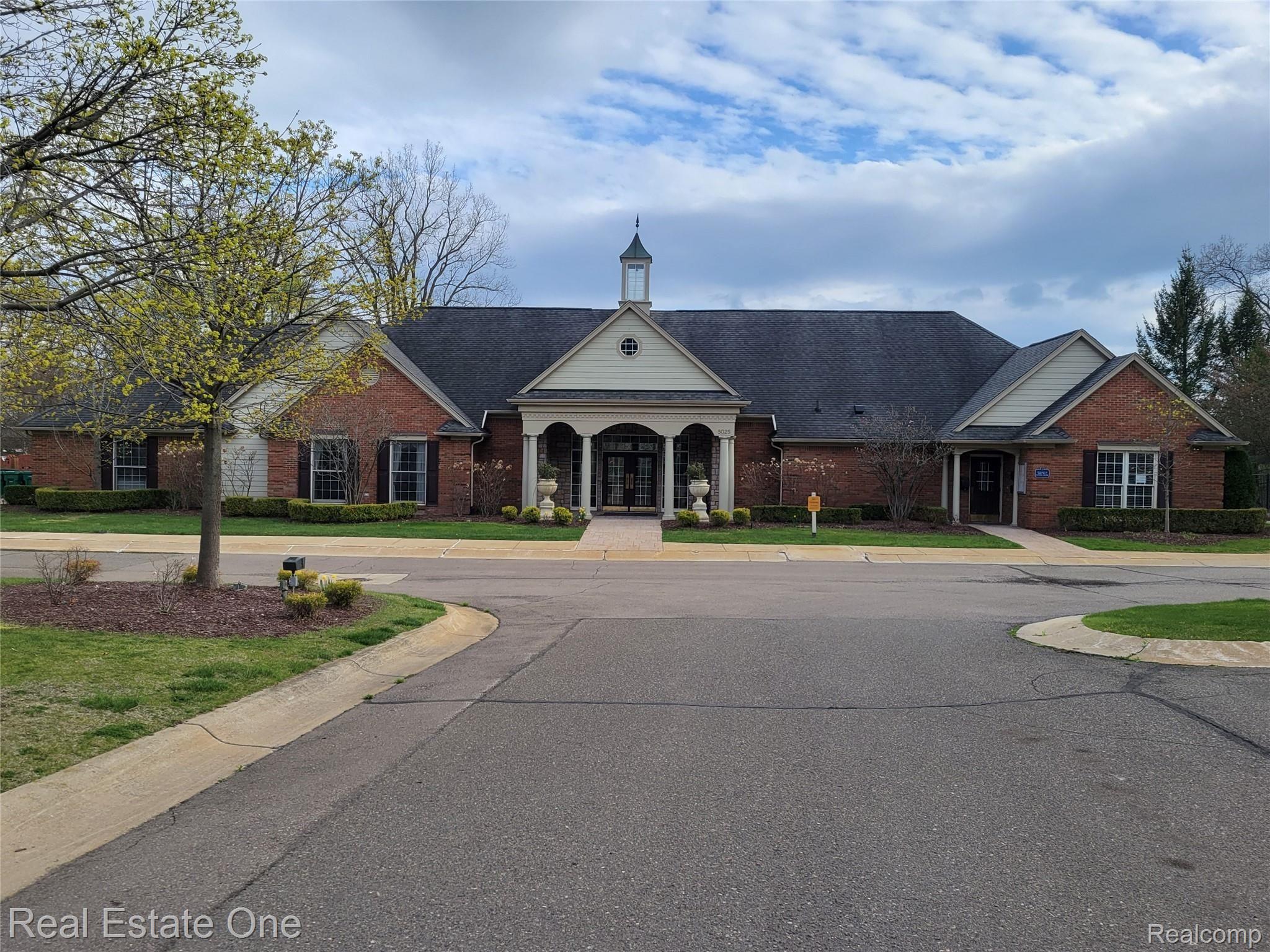 3562 Tremonte Circle, Unit 127 Rochester, MI 48306 - Photo 25 of 28 20210414_175257.jpg