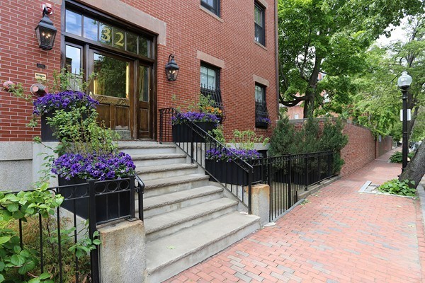 32 Rutland Street, Unit 2L Boston, MA 02118 - Photo 22 of 22 a view of a potted flower in front of a house