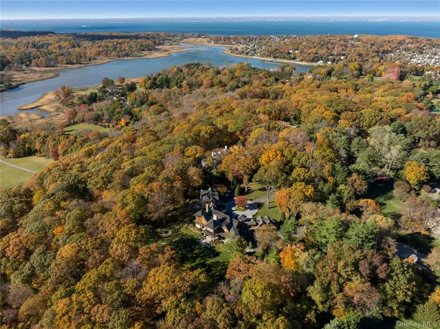 $10,250,000 | 143 Heather Lane, Mill Neck, NY 11765