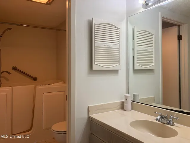 $162,500 | 107 Molokai Villiage, Unit 107, Diamondhead, MS 39525