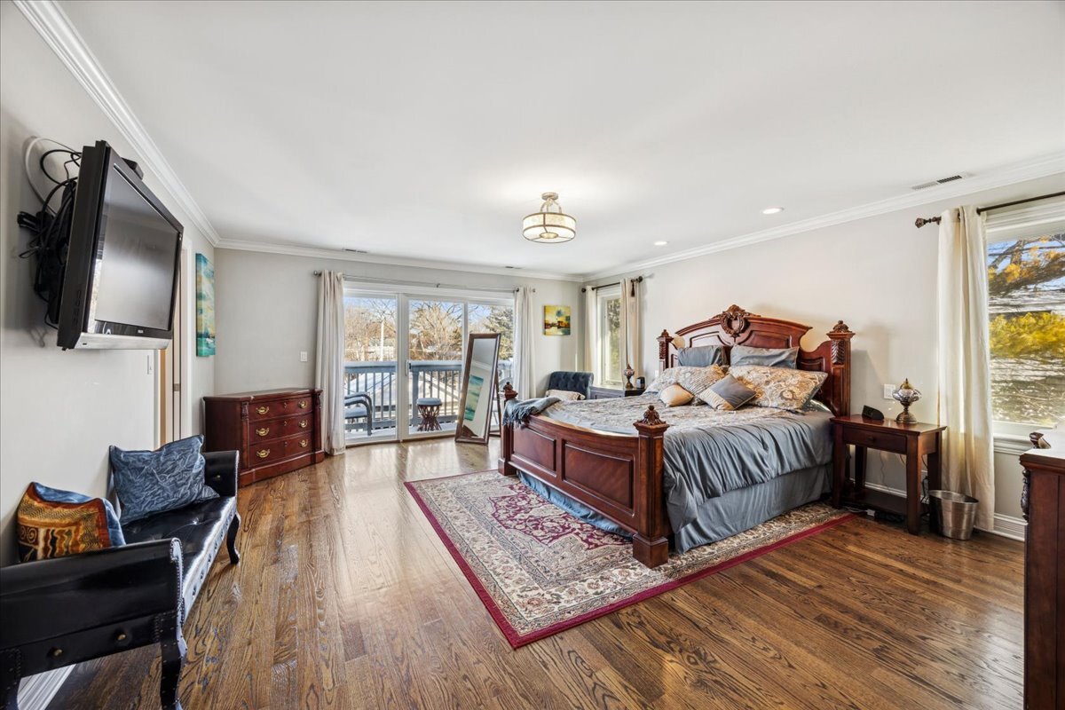 315 Bartram Road Riverside, IL 60546 - Photo 12 of 35