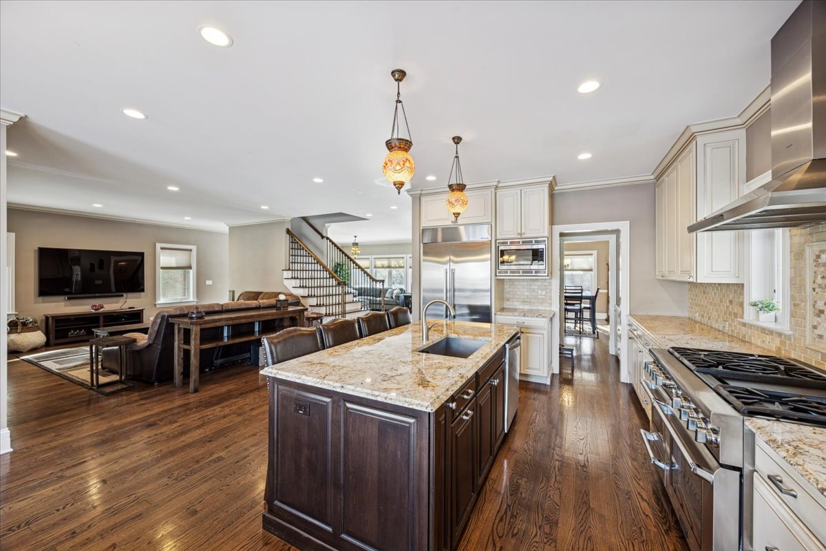 315 Bartram Road Riverside, IL 60546 - Photo 4 of 35