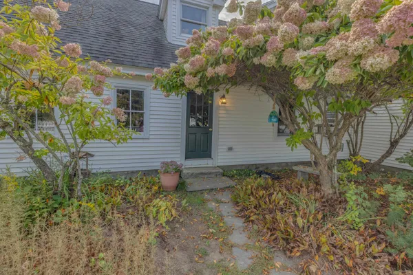 $625,000 | 34 North Shore Road, Hebron, NH 03241