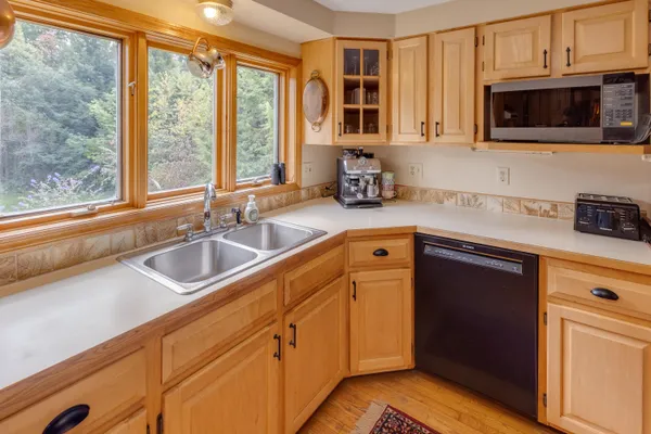 $625,000 | 34 North Shore Road, Hebron, NH 03241