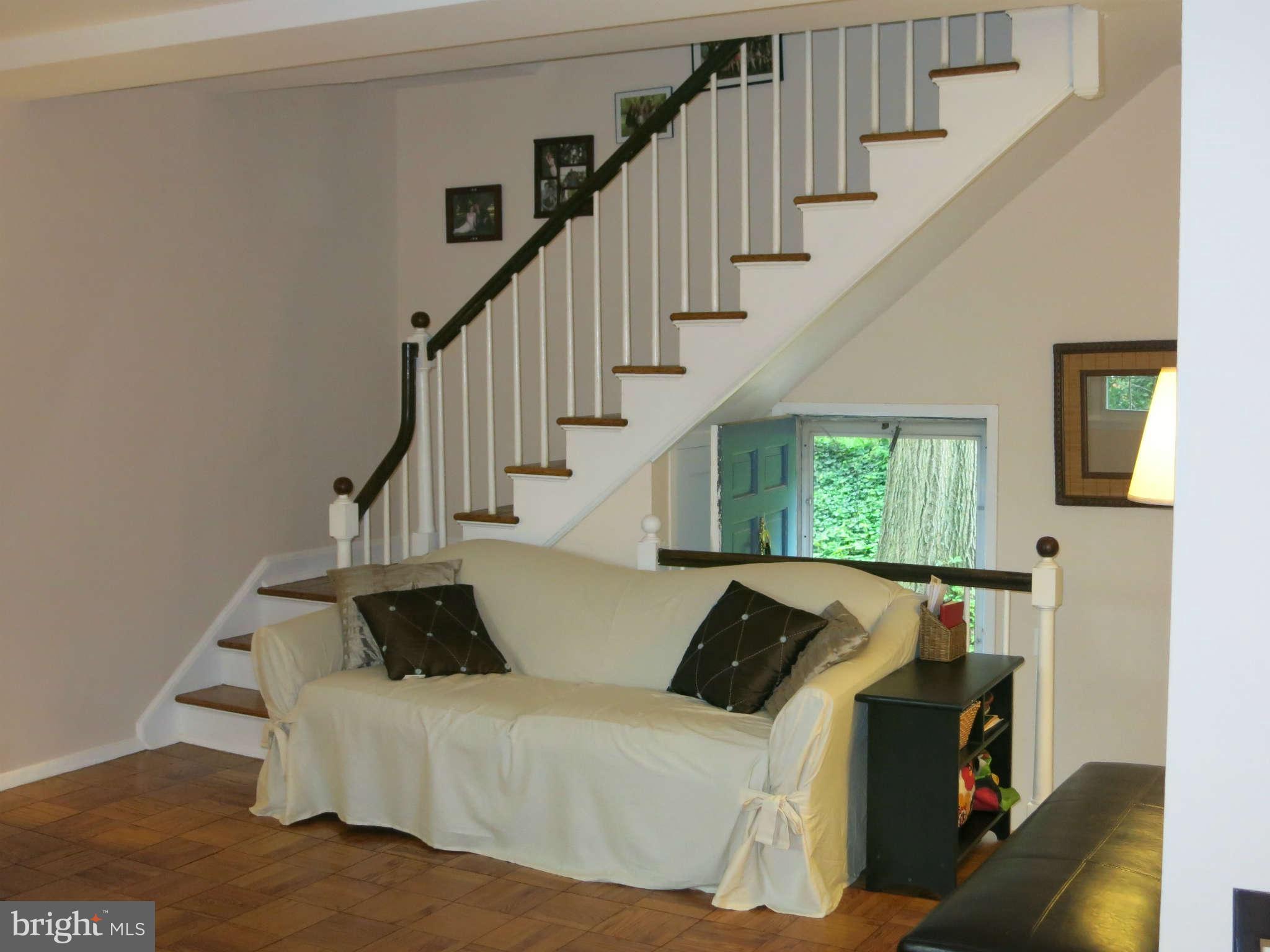 3540 Gunston Road Alexandria, VA 22302 - Photo 7 of 16 Living Room