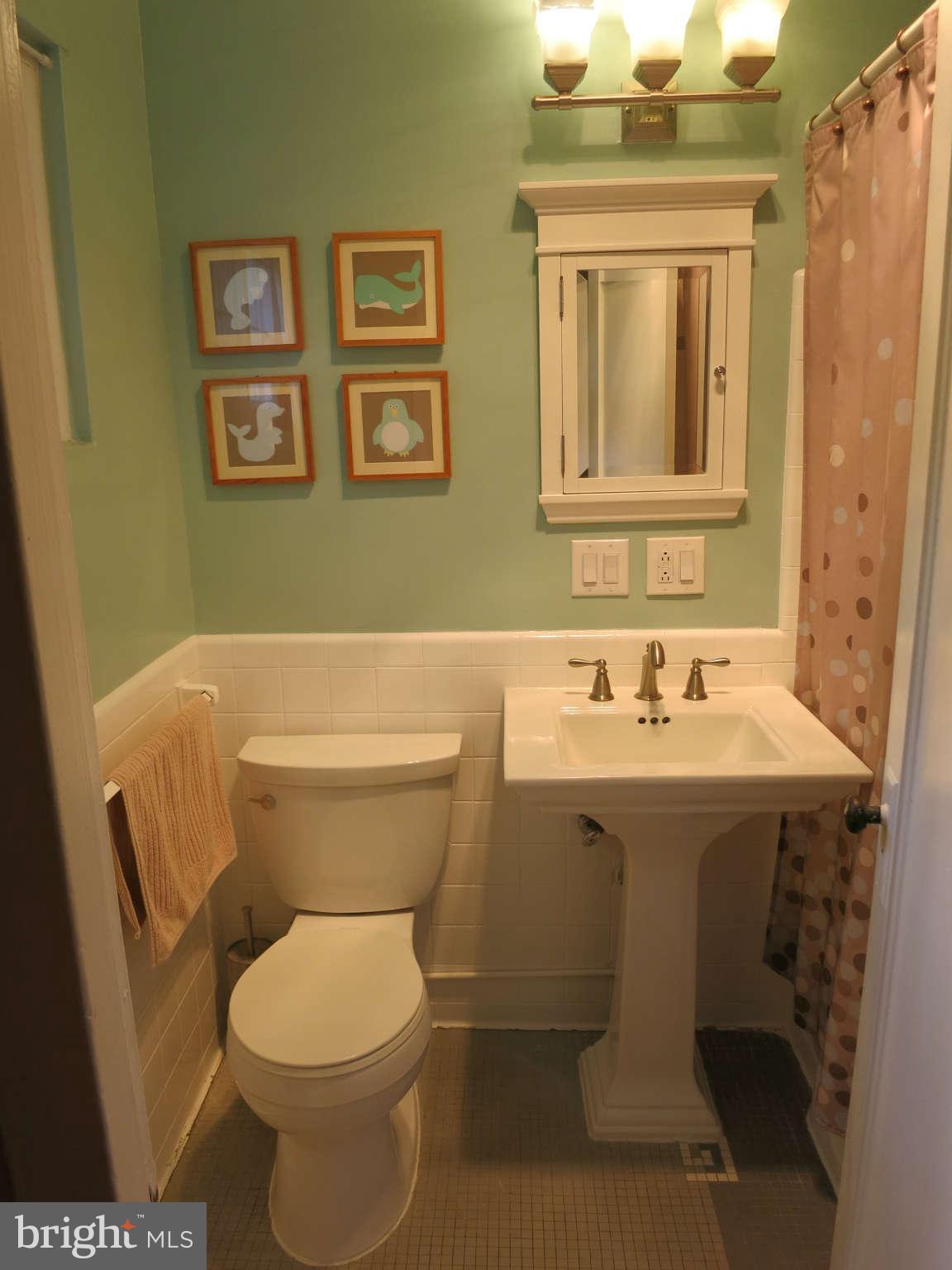 3540 Gunston Road Alexandria, VA 22302 - Photo 8 of 16 Bath