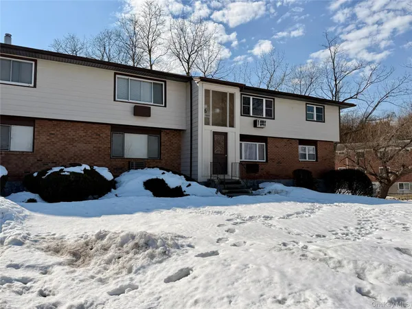 $225,000 | 606 Parr Meadow Drive, Unit 6F, Newburgh, NY 12550