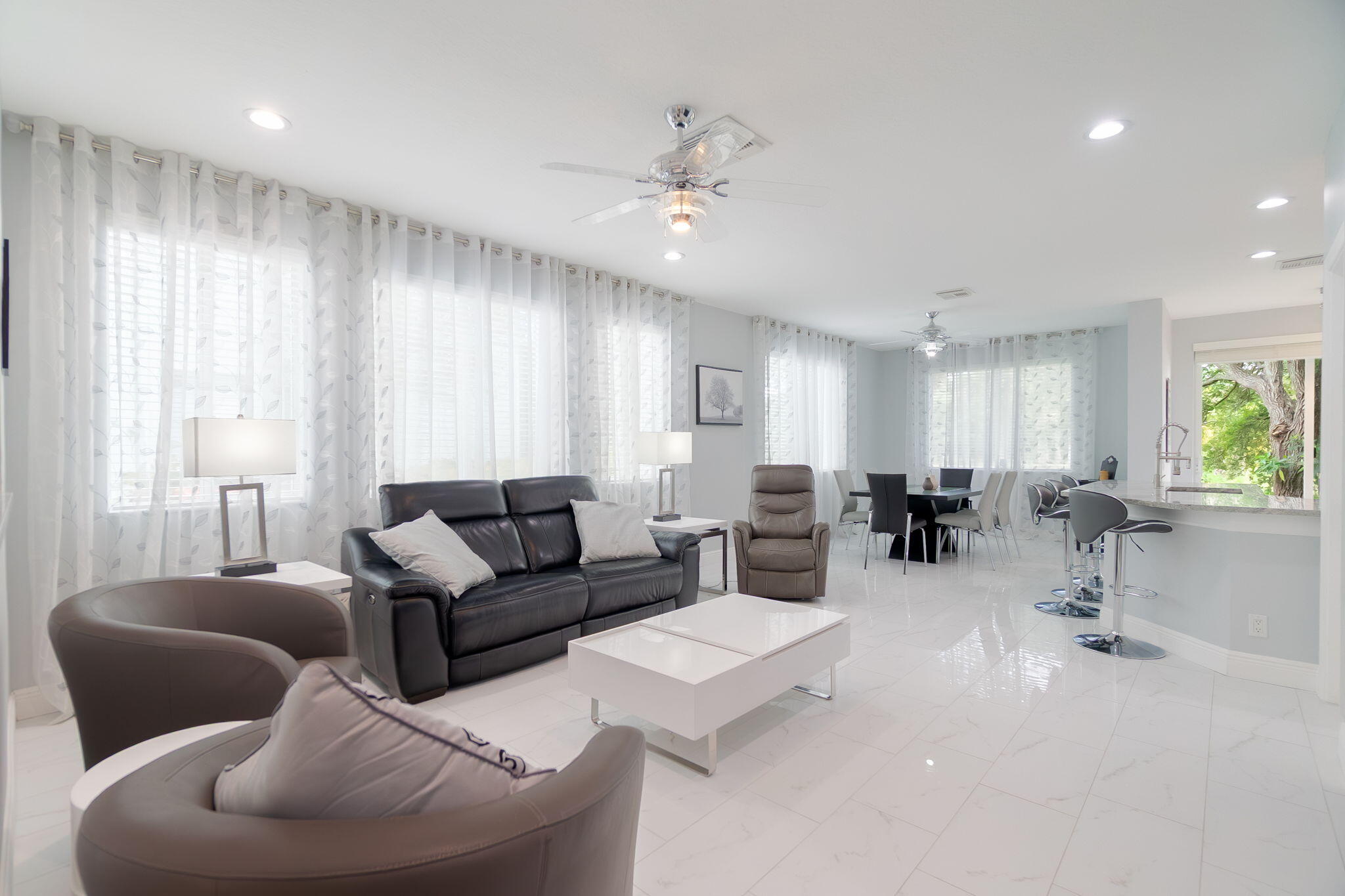 3185 Laurel Ridge Circle Riviera Beach, FL 33404 - Photo 5 of 45 5-web-or-mls-DSC08472-Enhanced-NR