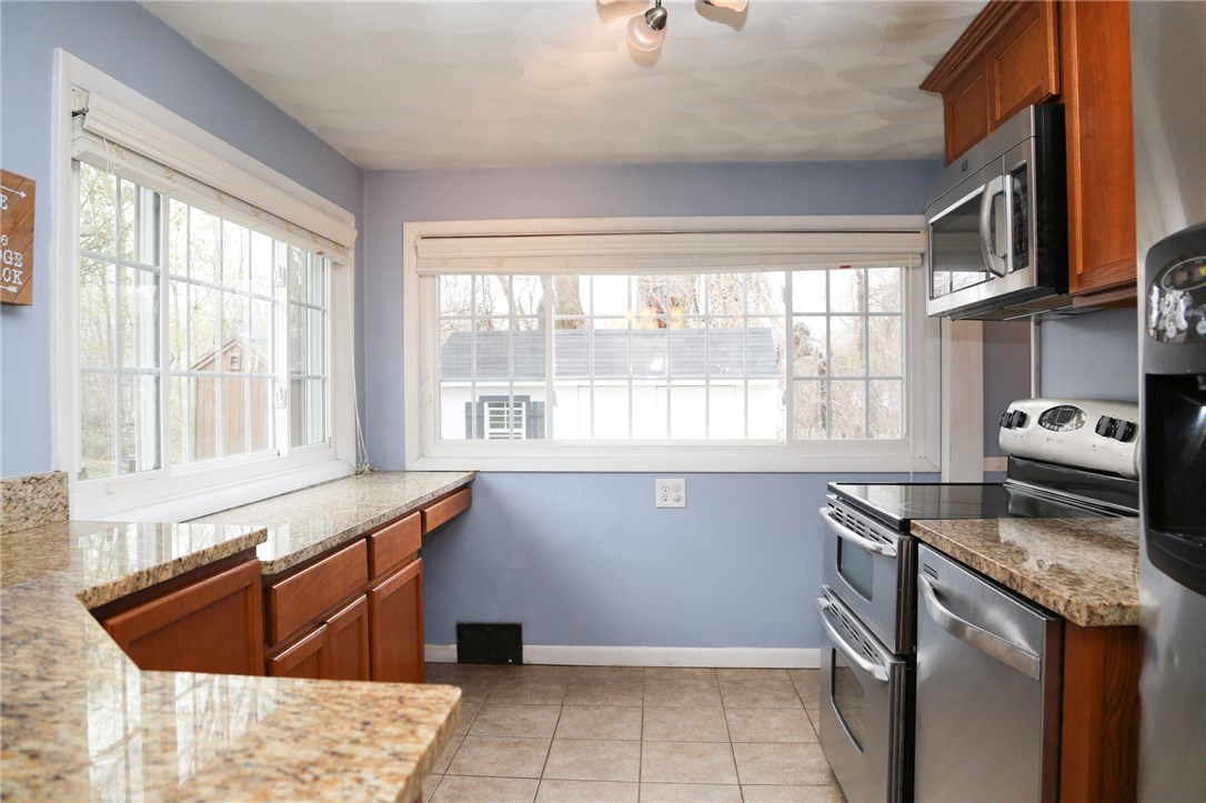 65 Ridgeway Avenue Warwick, RI 02889 - Photo 8 of 40
