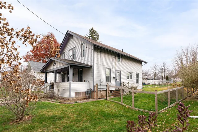 $325,000 | 307 East Broadway Street, Viroqua, WI 54665