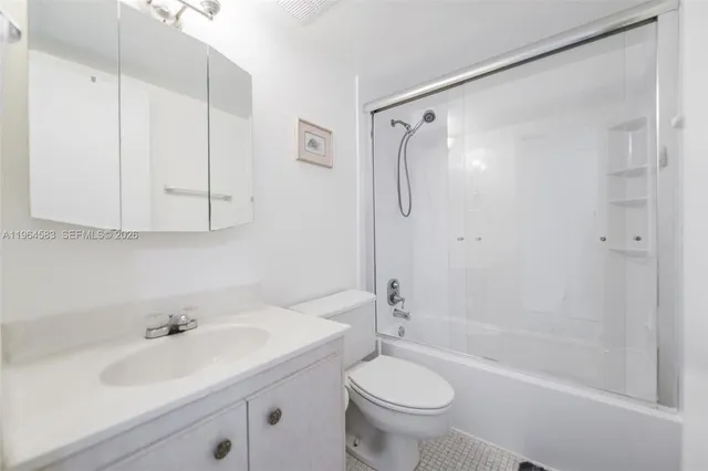 $2,600 | 1980 South Ocean Drive, Unit 5D, Hallandale Beach, FL 33009