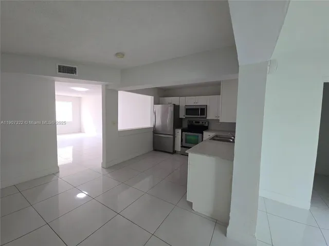 $2,200 | 2650 Northwest 60th Way, Unit 176, Sunrise, FL 33313