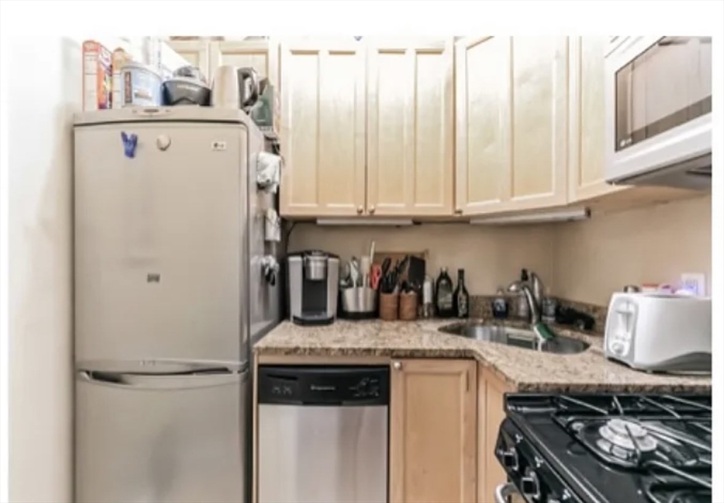 60 Myrtle Street, Unit 6 Boston, MA 02114 - Photo 2 of 9