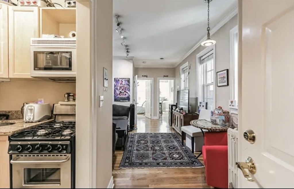 60 Myrtle Street, Unit 6 Boston, MA 02114 - Photo 5 of 9