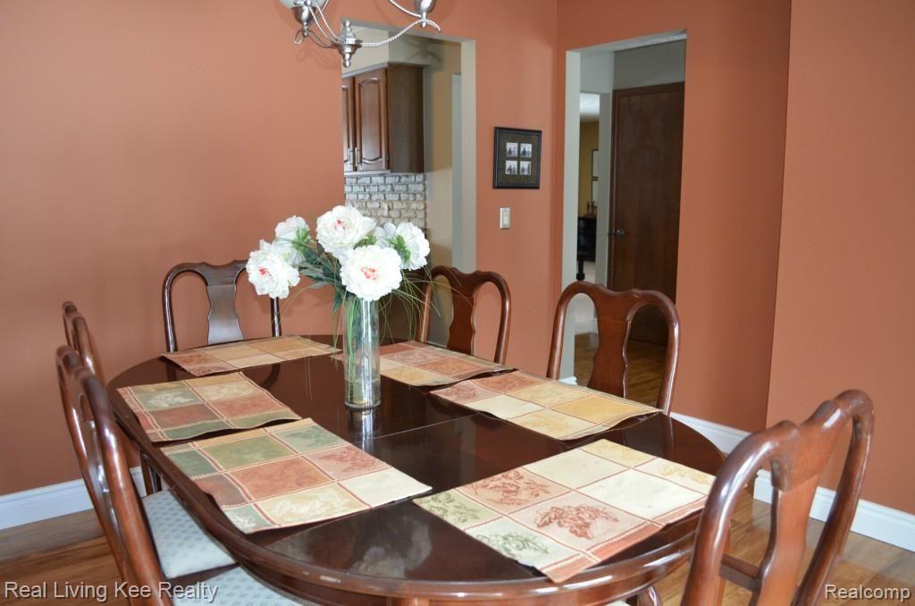 707 Sunlight Drive Rochester, MI 48309 - Photo 16 of 55 dining room 1.jpg