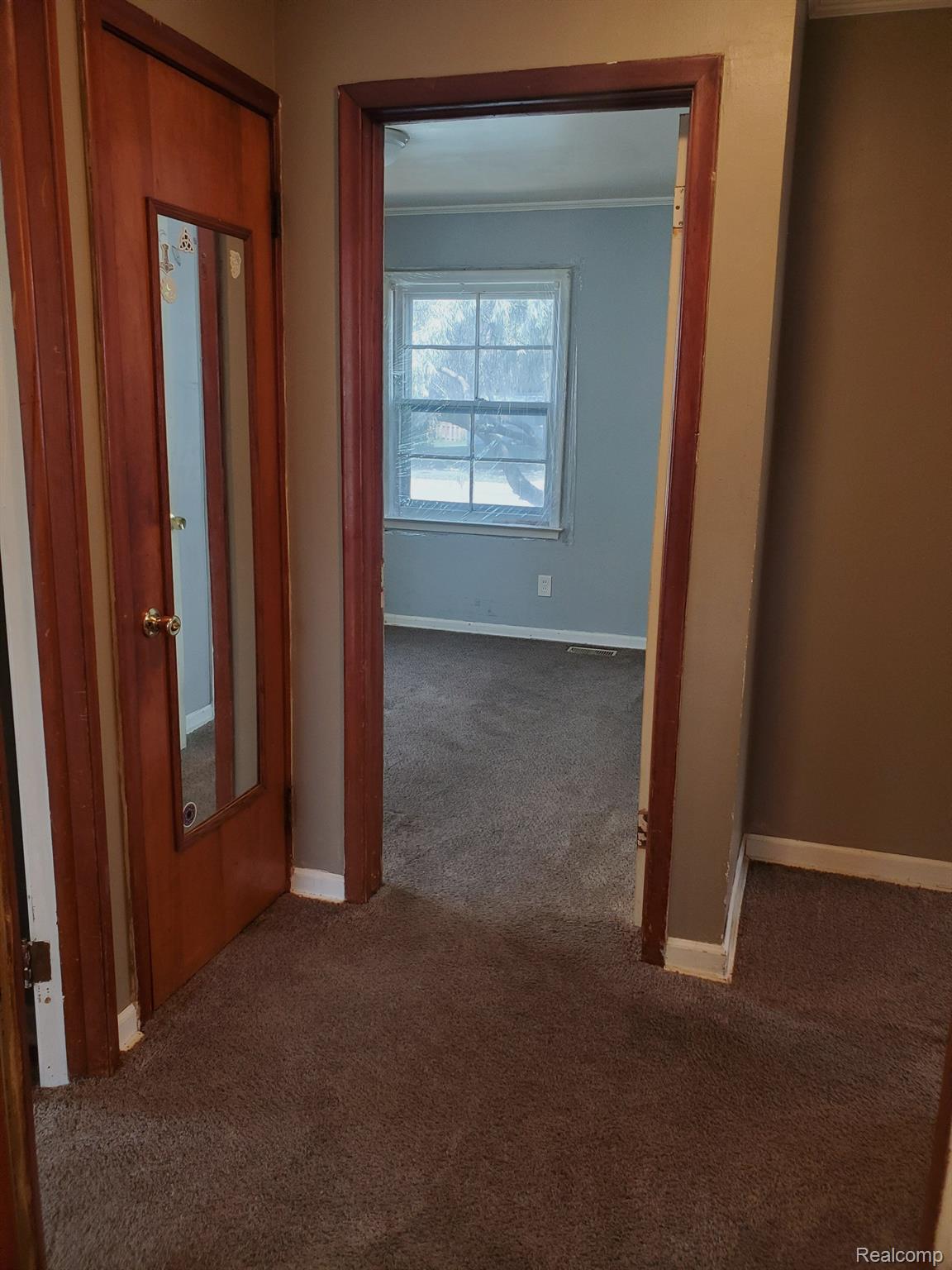 13874 Toepfer Road Warren, MI 48089 - Photo 11 of 26 Hallway