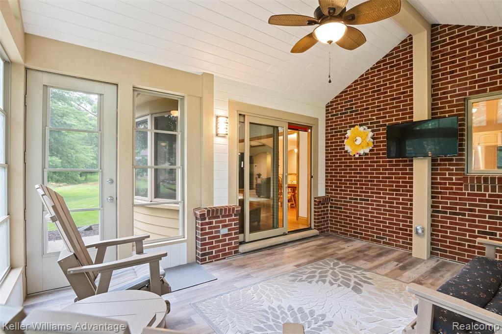 30489 Munger Livonia, MI 48154 - Photo 29 of 59 Gallery Image 29