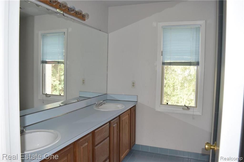 3544 Wedgewood Drive Rochester Hills, MI 48306 - Photo 17 of 26