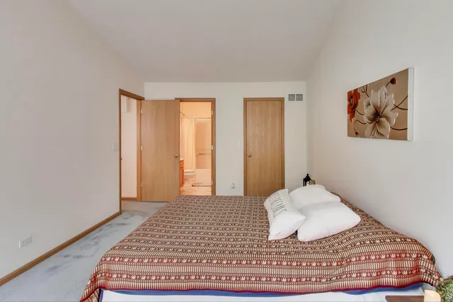 $325,000 | 514 Bentson Street, Oswego, IL 60543