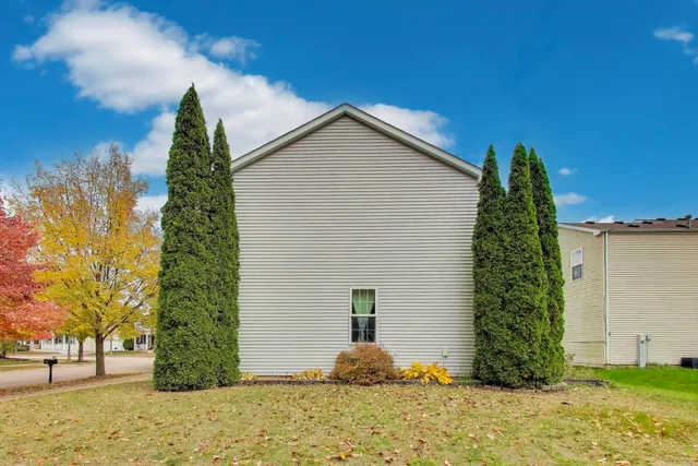 $325,000 | 514 Bentson Street, Oswego, IL 60543