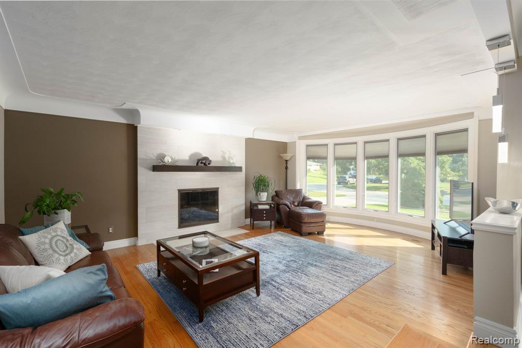 2063 Avoncrest Drive Rochester Hills, MI 48309 - Photo 4 of 40