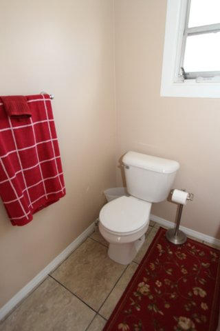 560 East Lincoln Road Alcoa, TN 37701 - Photo 17 of 27 half bath2