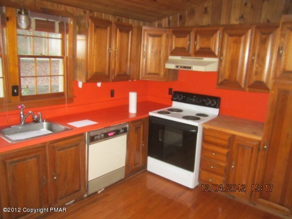 202 Deerfoot Road Lake Ariel, PA 18436 - Photo 4 of 9 Kitchen