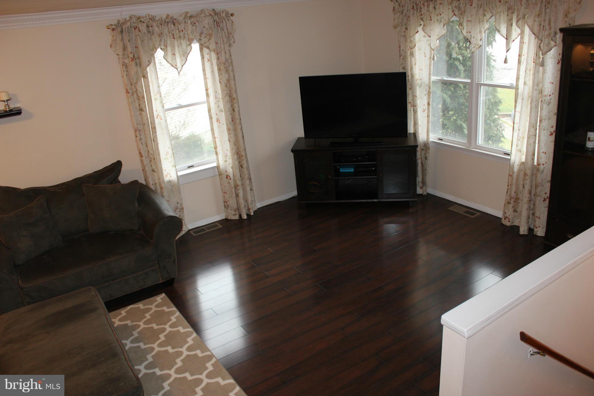 9019 Throgmorton Road Baltimore, MD 21234 - Photo 7 of 30 Living Room