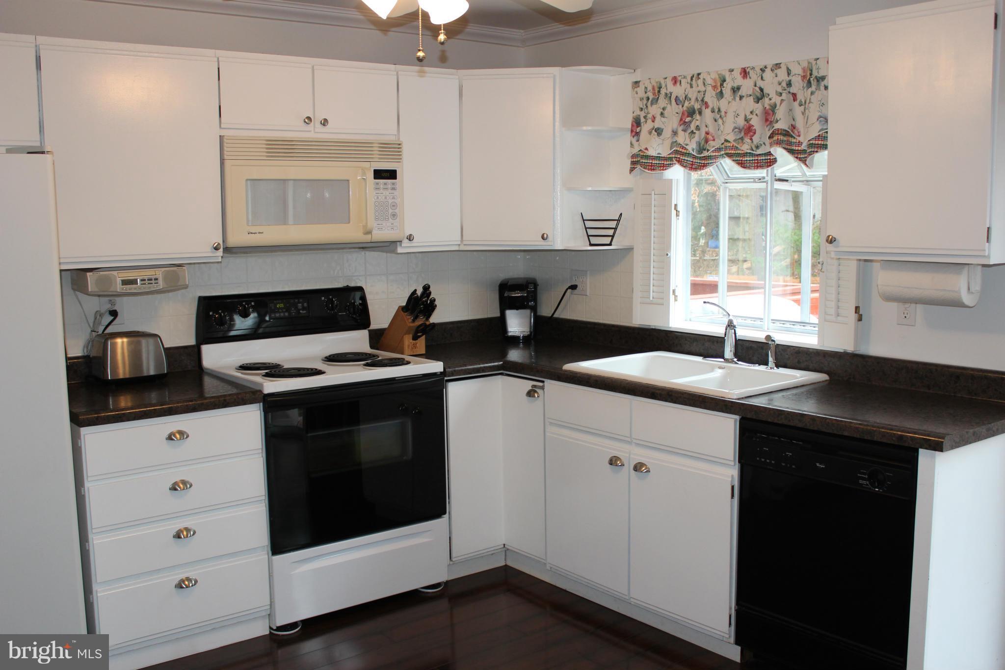 9019 Throgmorton Road Baltimore, MD 21234 - Photo 8 of 30 Kitchen
