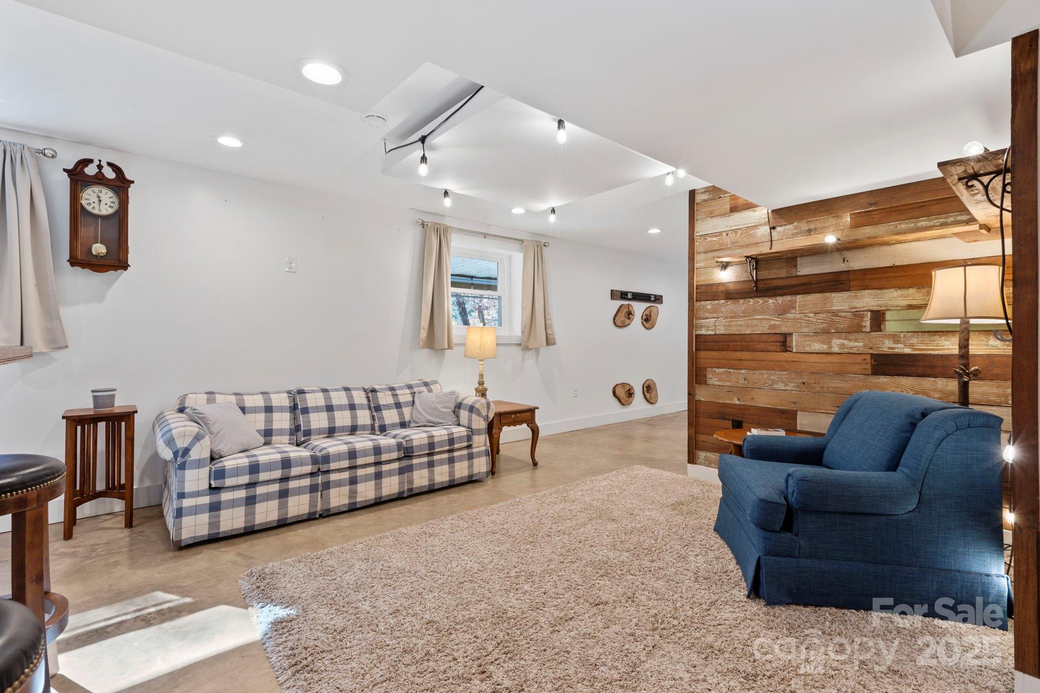 2149 Williamson Creek Road Pisgah Forest, NC 28768 - Photo 27 of 38 a living room with furniture