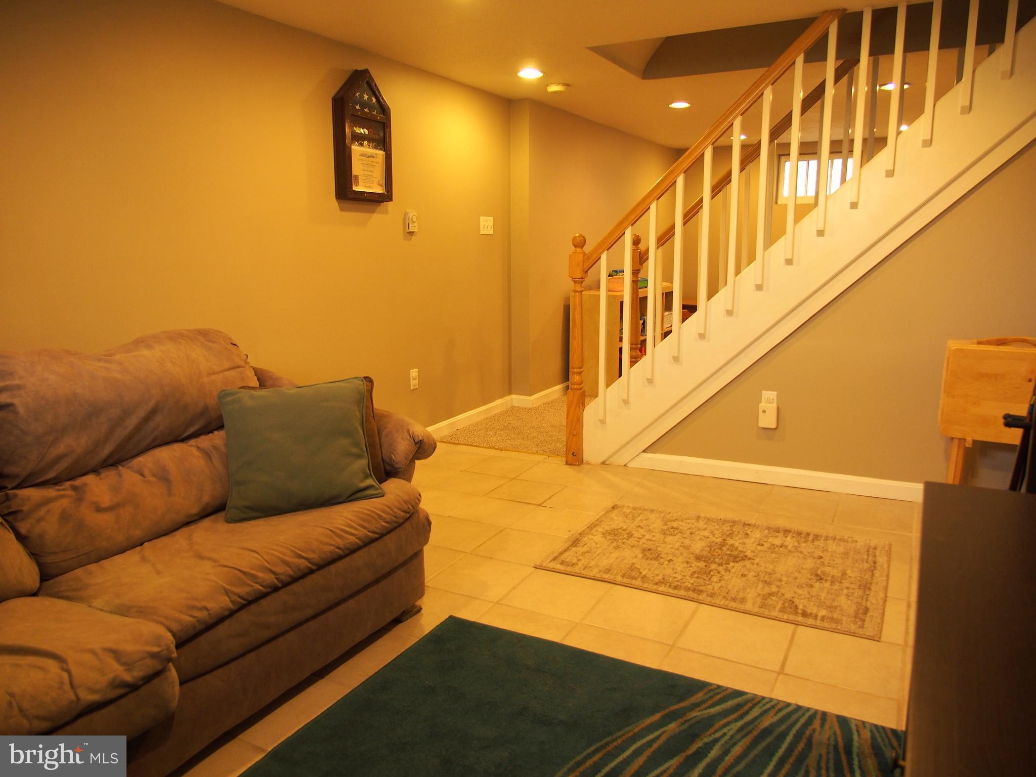 5560 Oakland Road Baltimore, MD 21227 - Photo 28 of 30 Family Room