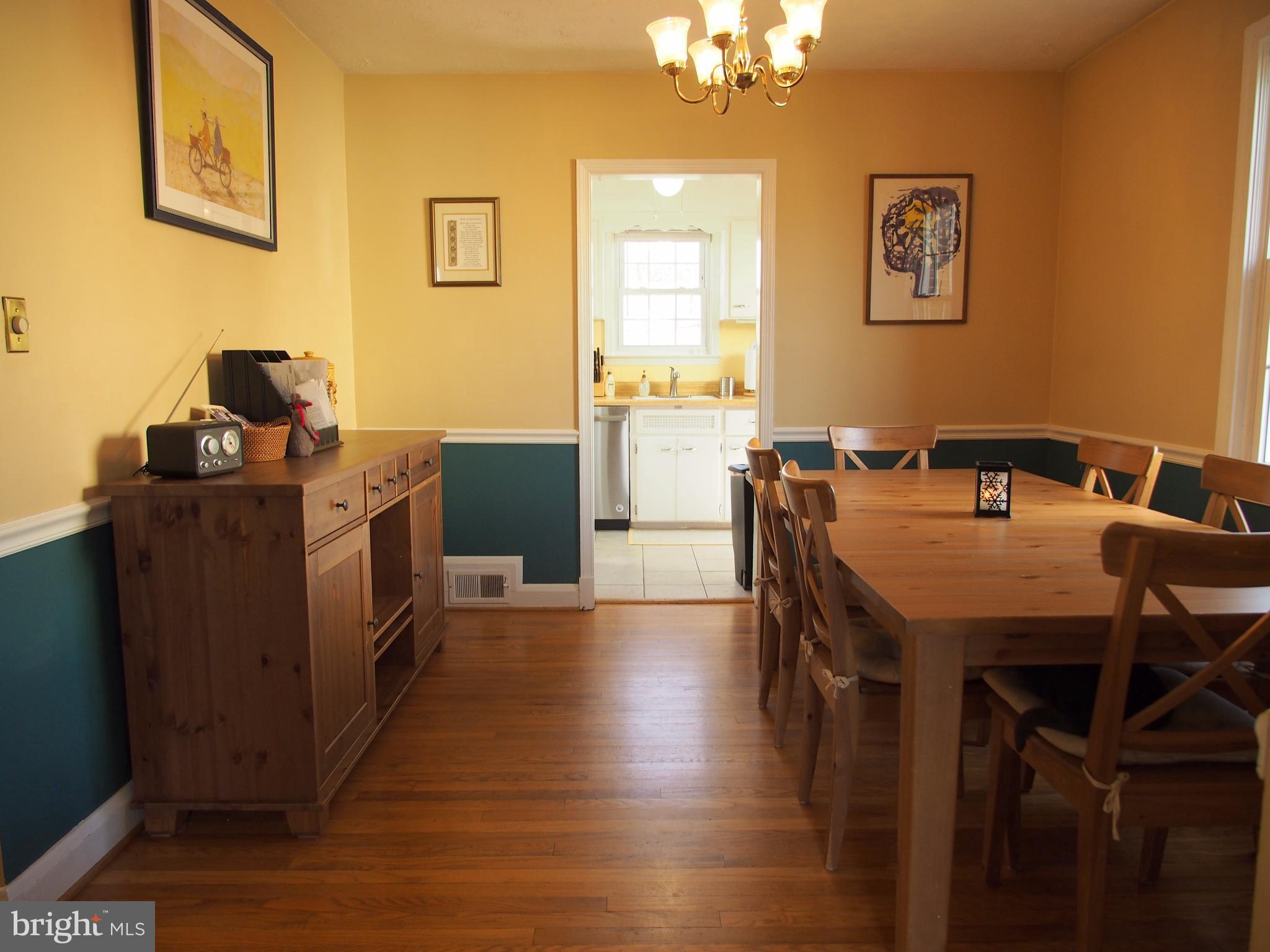 5560 Oakland Road Baltimore, MD 21227 - Photo 5 of 30 Dining Room