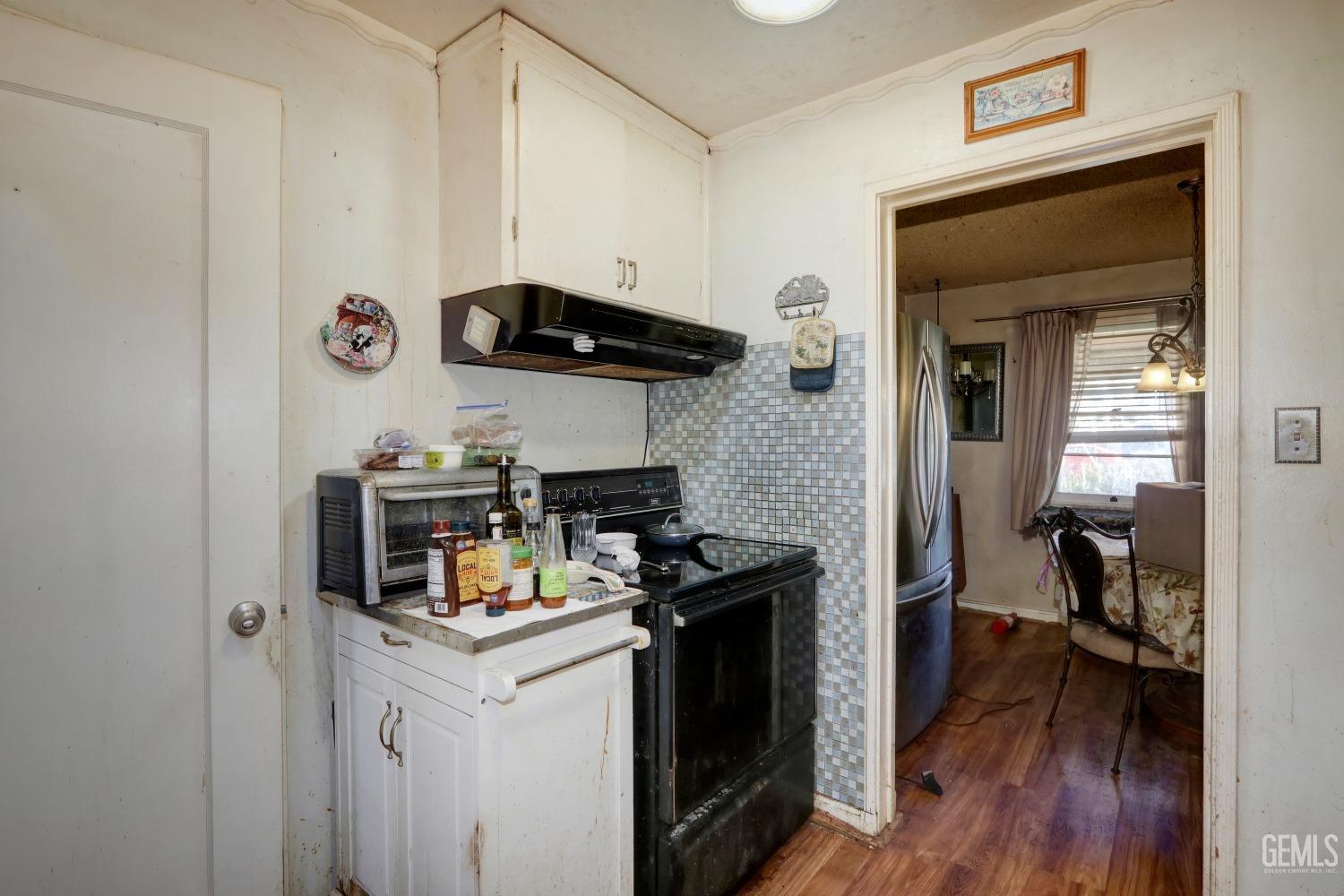 Undisclosed Address Sacramento, CA 95821 - Photo 14 of 33 a kitchen with a stove and a microwave