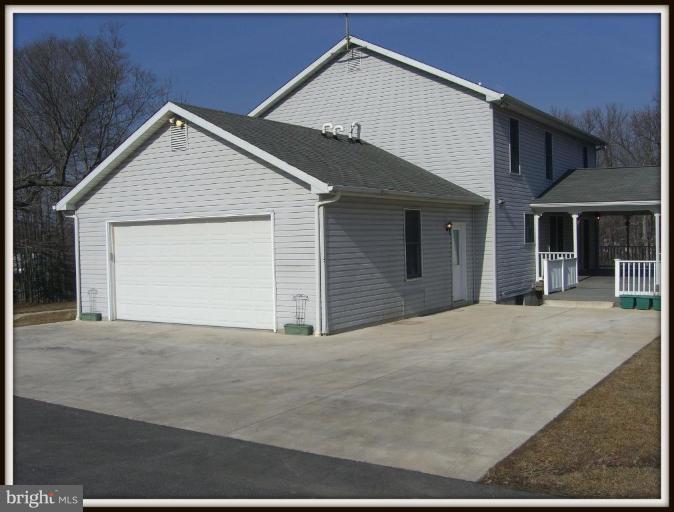911 Edgewood Road Edgewood, MD 21040 - Photo 3 of 28 Car Pad & Sideload Garage