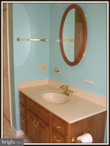 911 Edgewood Road Edgewood, MD 21040 - Photo 25 of 28 Upstairs Full Bath (2)